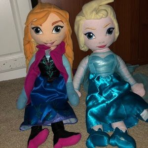 Disney’s Frozen: Elsa and Anna stuffed dolls